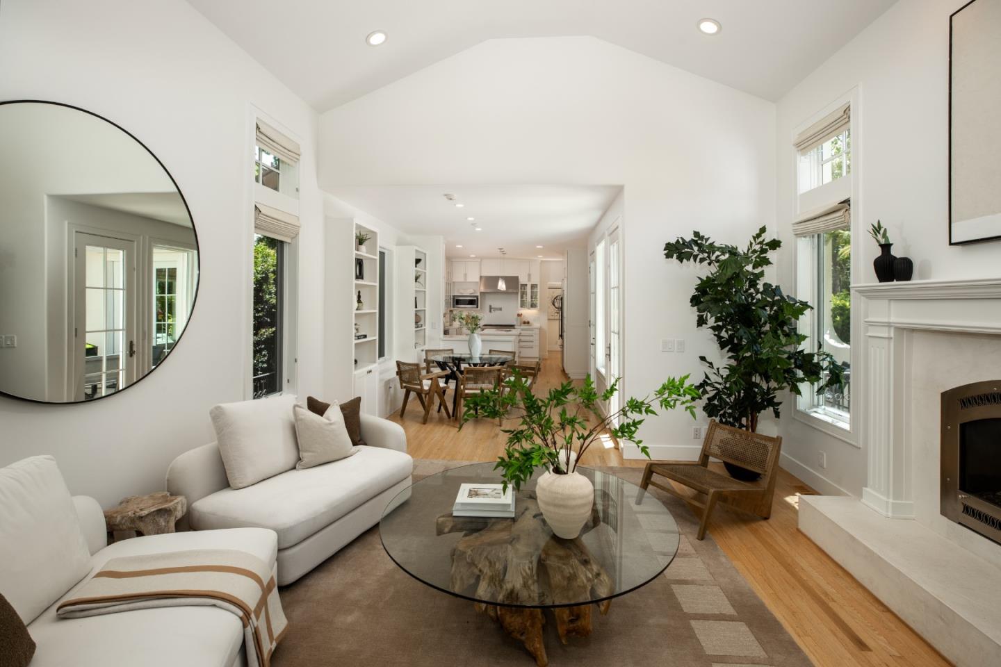 Detail Gallery Image 8 of 37 For 1755 Webster St, Palo Alto,  CA 94301 - 6 Beds | 3/1 Baths