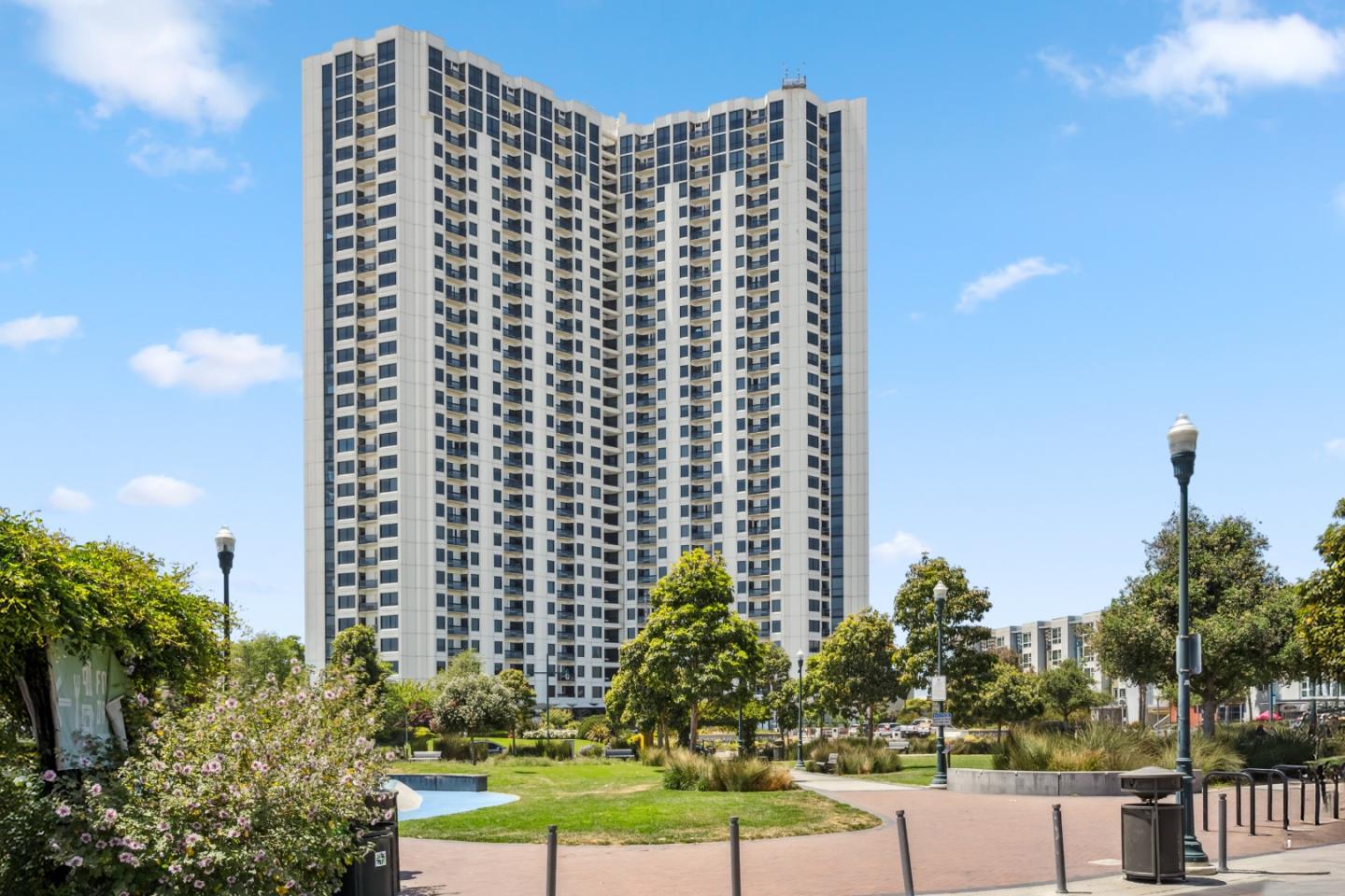 Detail Gallery Image 2 of 30 For 6363 Christie Ave #2801,  Emeryville,  CA 94608 - 1 Beds | 1 Baths