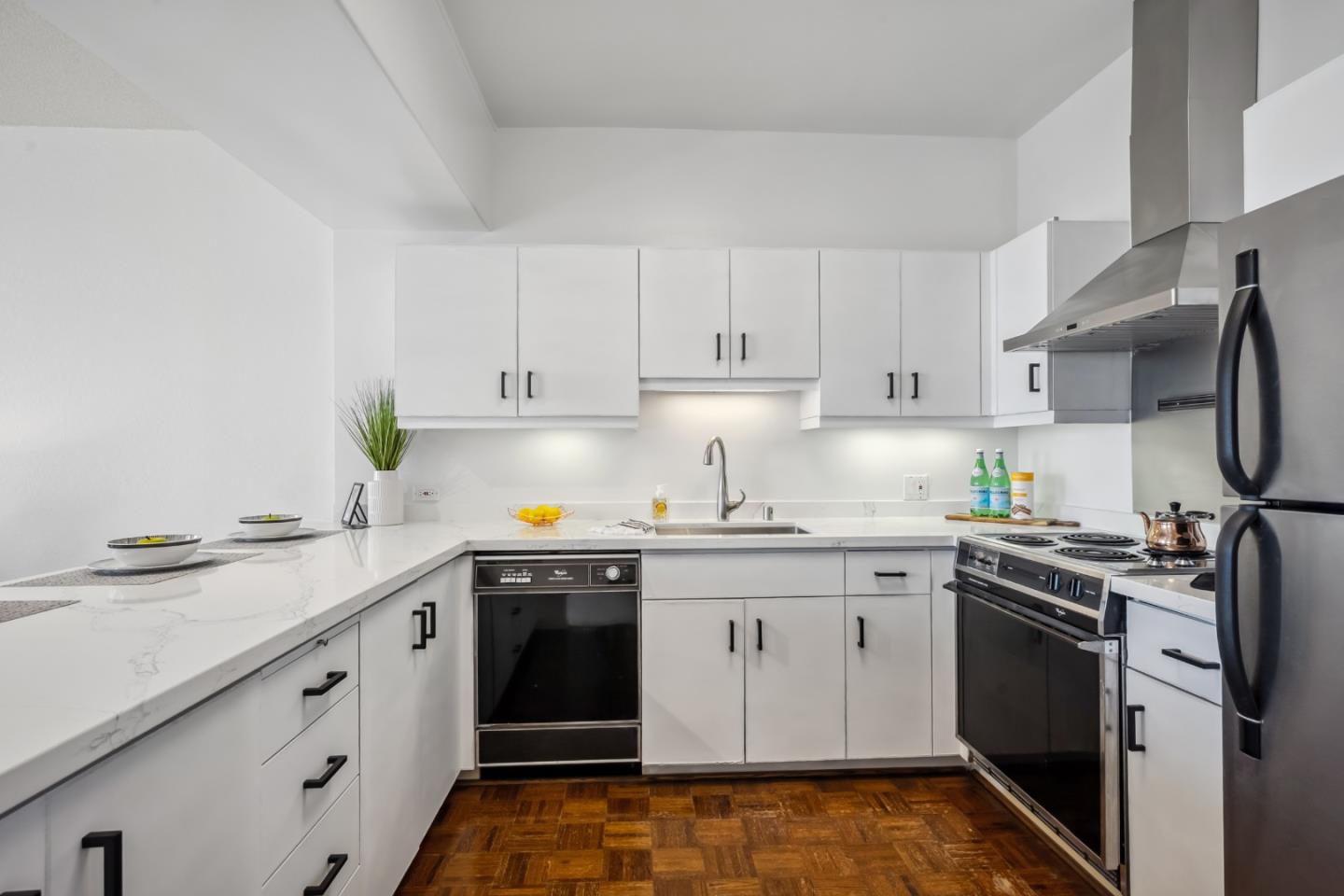 Detail Gallery Image 5 of 30 For 6363 Christie Ave #2801,  Emeryville,  CA 94608 - 1 Beds | 1 Baths