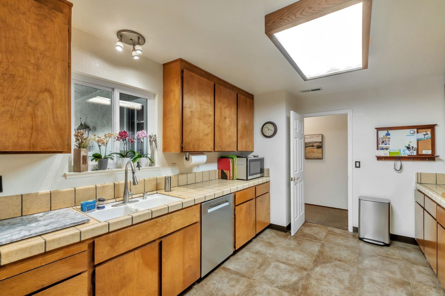 Detail Gallery Image 10 of 39 For 19 Magnolia Ct, Watsonville,  CA 95076 - 3 Beds | 2 Baths