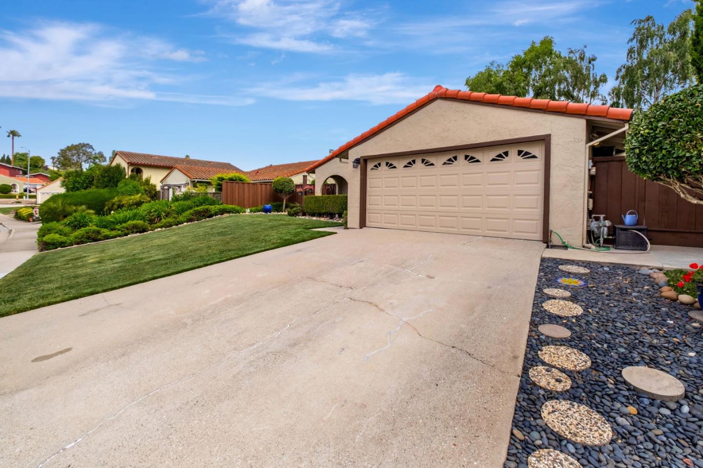 Detail Gallery Image 3 of 39 For 19 Magnolia Ct, Watsonville,  CA 95076 - 3 Beds | 2 Baths