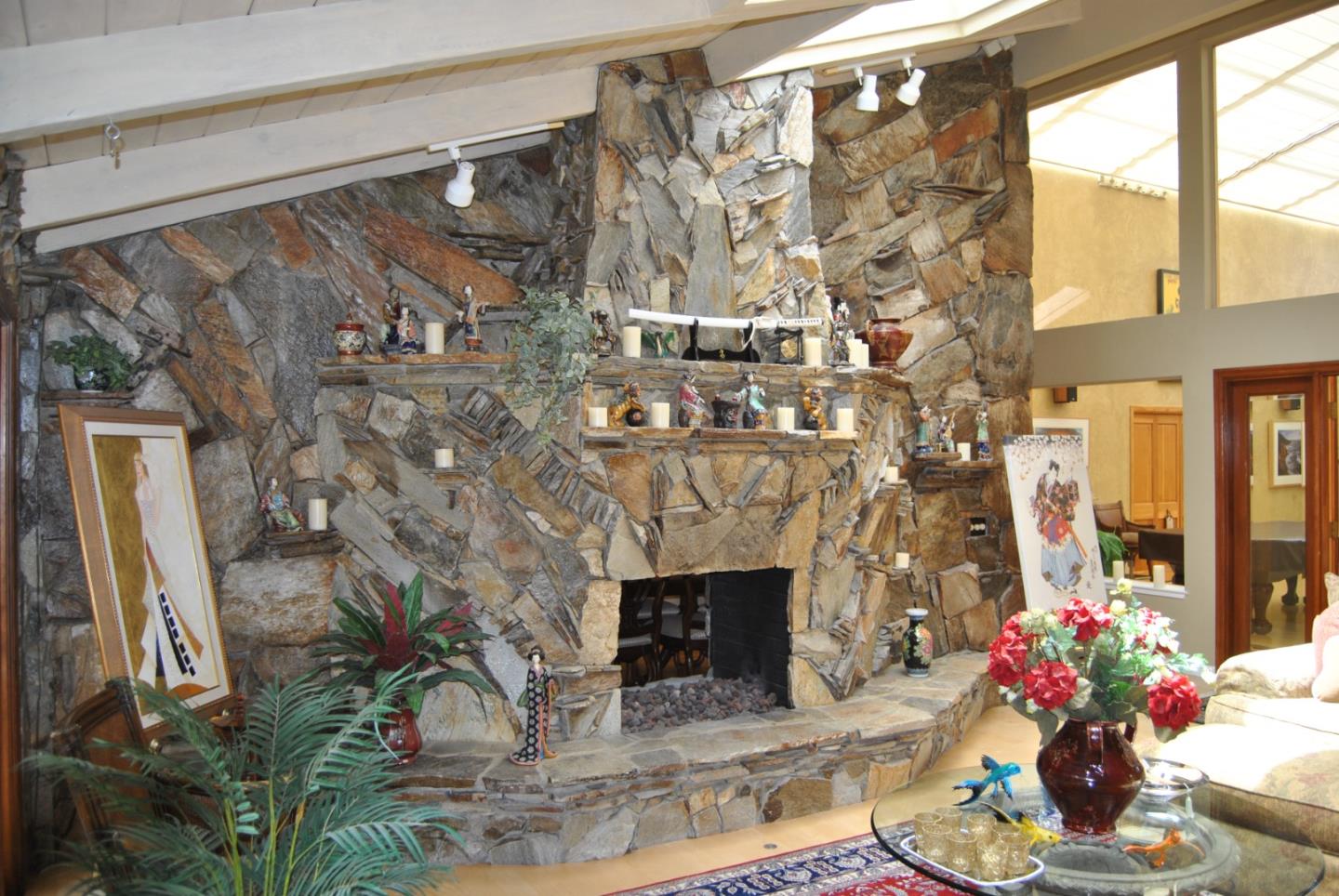 Detail Gallery Image 10 of 38 For 1093 Presidio Rd, Pebble Beach,  CA 93953 - 4 Beds | 3/1 Baths