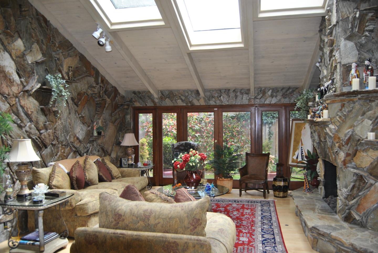 Detail Gallery Image 11 of 38 For 1093 Presidio Rd, Pebble Beach,  CA 93953 - 4 Beds | 3/1 Baths