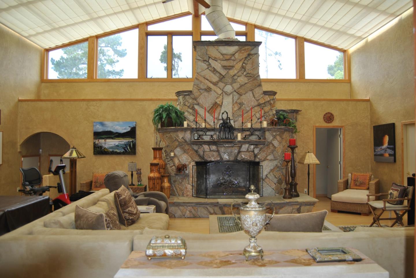 Detail Gallery Image 12 of 38 For 1093 Presidio Rd, Pebble Beach,  CA 93953 - 4 Beds | 3/1 Baths