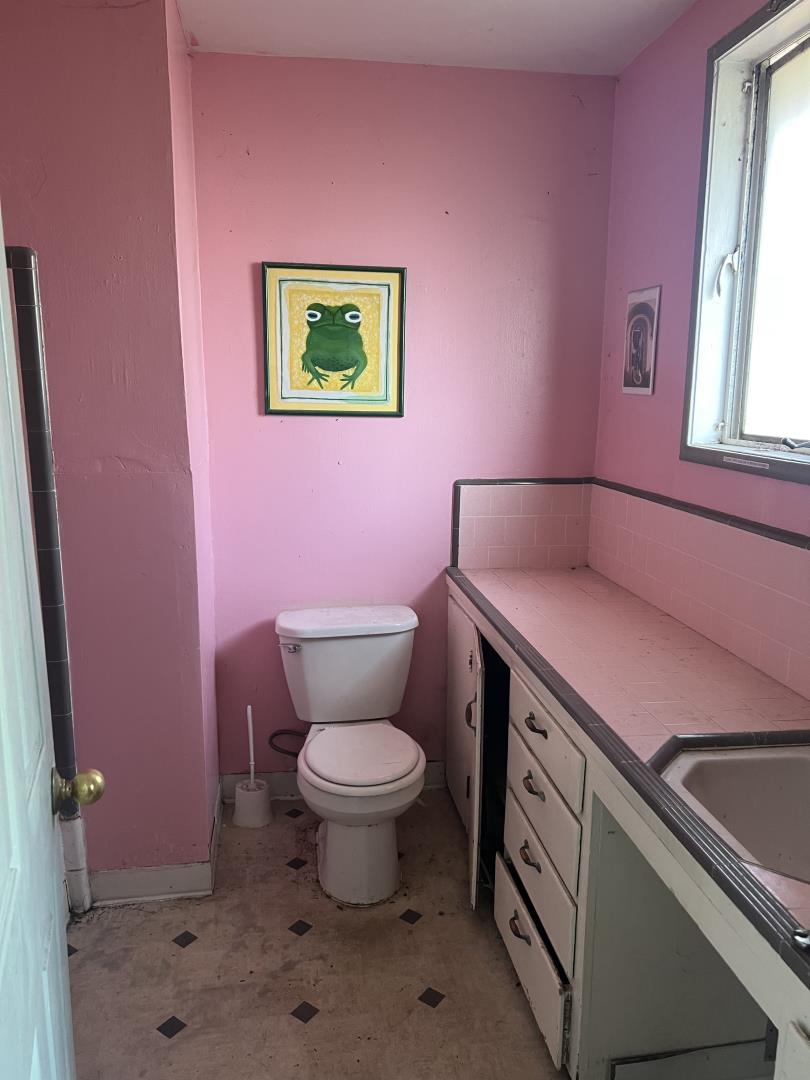 Detail Gallery Image 11 of 29 For 207 Grandview St, Santa Cruz,  CA 95060 - 4 Beds | 2 Baths