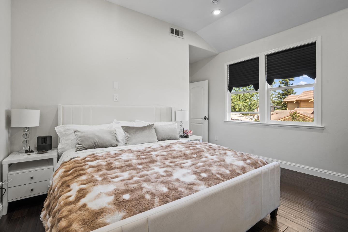 Detail Gallery Image 15 of 21 For 10631 Mine Ct, Cupertino,  CA 95014 - 4 Beds | 3 Baths