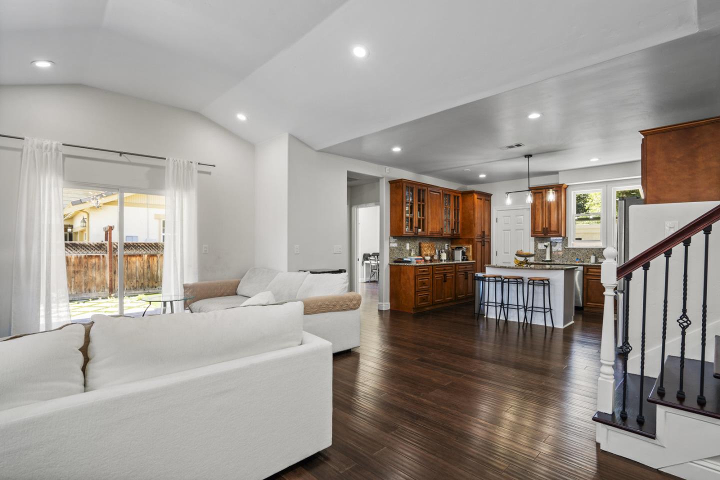 Detail Gallery Image 3 of 21 For 10631 Mine Ct, Cupertino,  CA 95014 - 4 Beds | 3 Baths