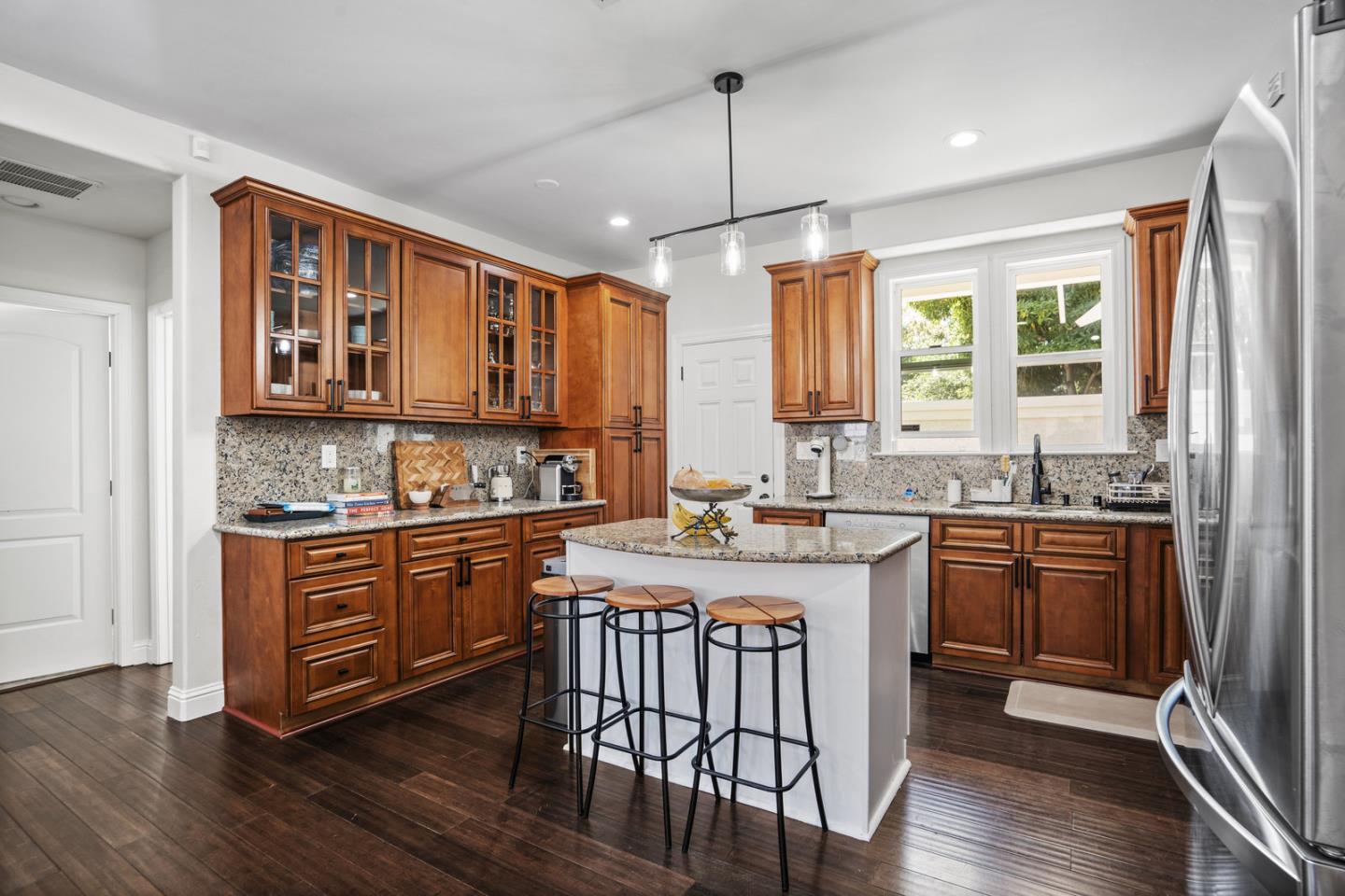 Detail Gallery Image 5 of 21 For 10631 Mine Ct, Cupertino,  CA 95014 - 4 Beds | 3 Baths