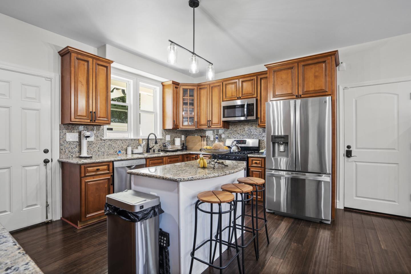 Detail Gallery Image 6 of 21 For 10631 Mine Ct, Cupertino,  CA 95014 - 4 Beds | 3 Baths