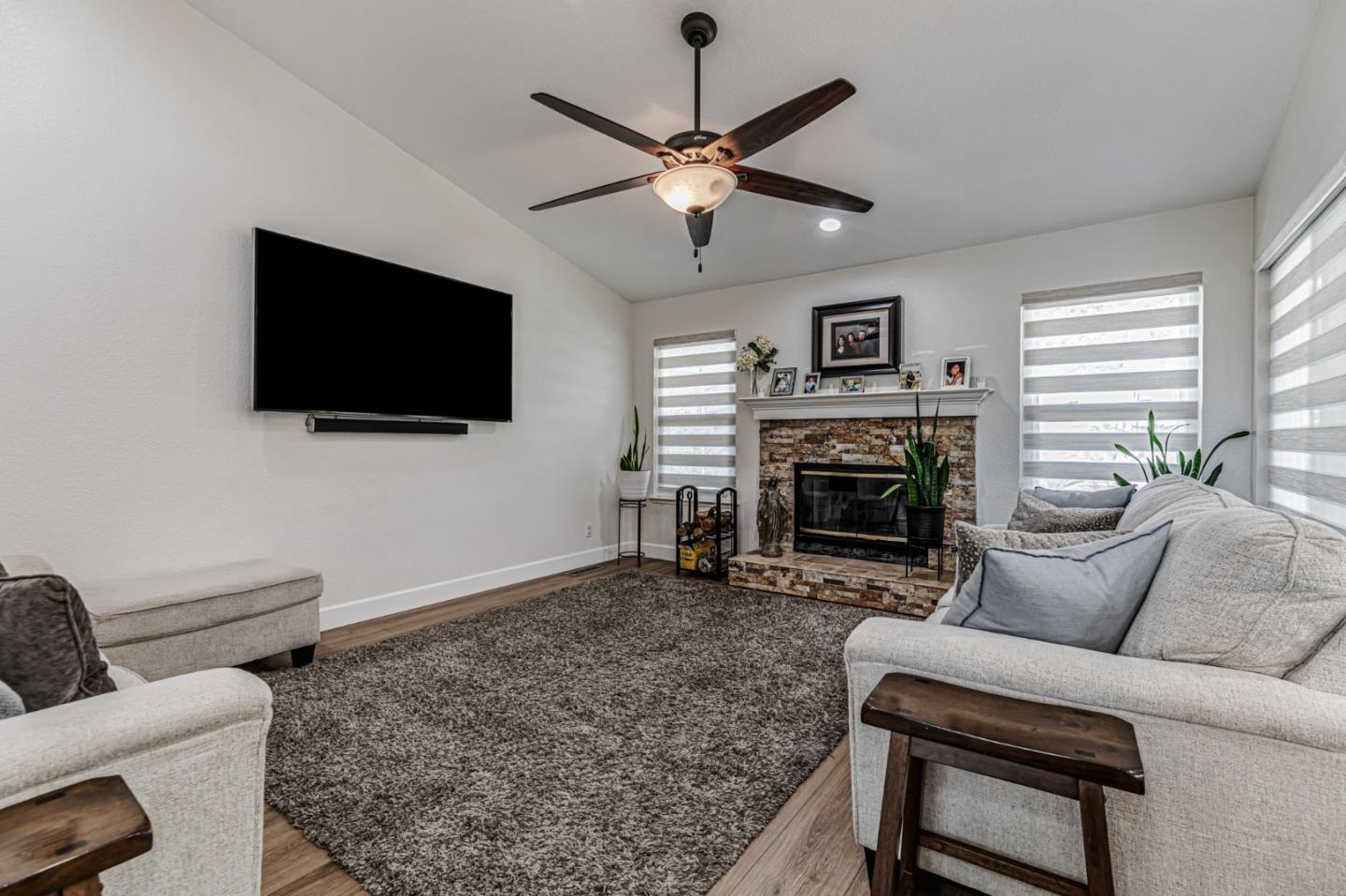 Detail Gallery Image 11 of 56 For 17402 Walnut Grove Dr, Morgan Hill,  CA 95037 - 4 Beds | 2/1 Baths