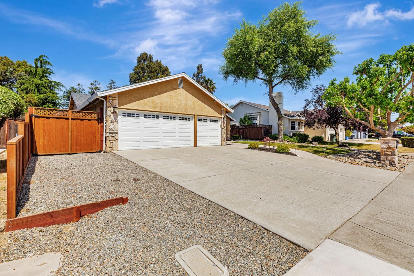Detail Gallery Image 2 of 56 For 17402 Walnut Grove Dr, Morgan Hill,  CA 95037 - 4 Beds | 2/1 Baths