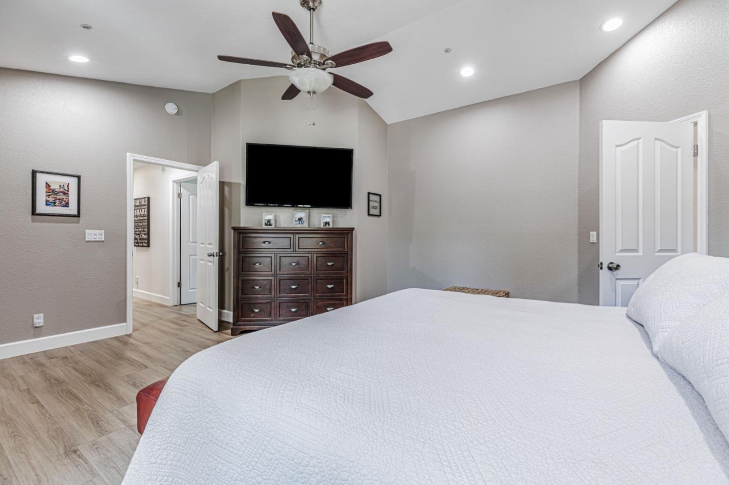 Detail Gallery Image 31 of 56 For 17402 Walnut Grove Dr, Morgan Hill,  CA 95037 - 4 Beds | 2/1 Baths