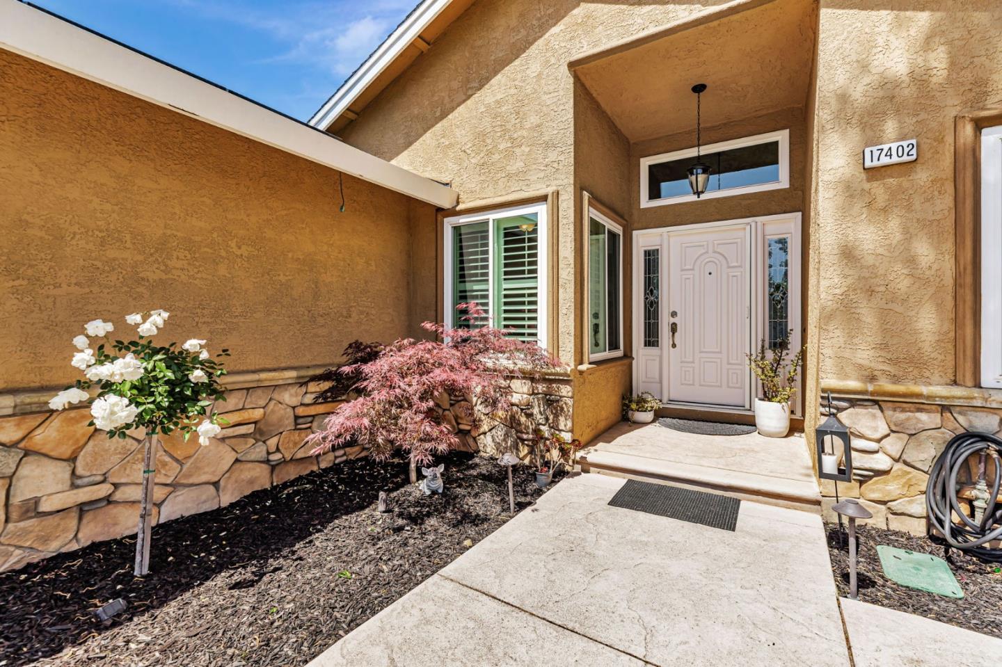 Detail Gallery Image 4 of 56 For 17402 Walnut Grove Dr, Morgan Hill,  CA 95037 - 4 Beds | 2/1 Baths