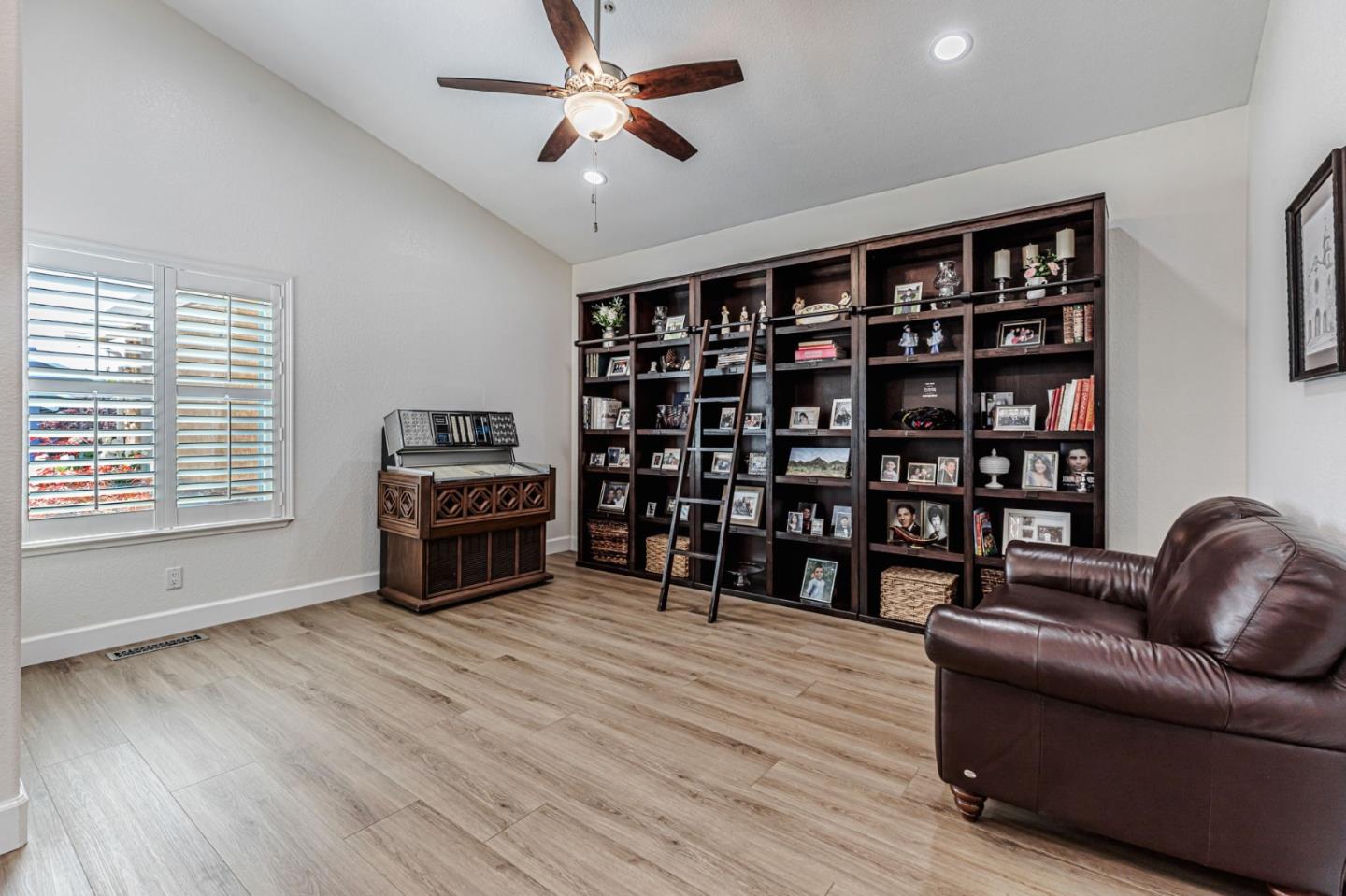 Detail Gallery Image 5 of 56 For 17402 Walnut Grove Dr, Morgan Hill,  CA 95037 - 4 Beds | 2/1 Baths