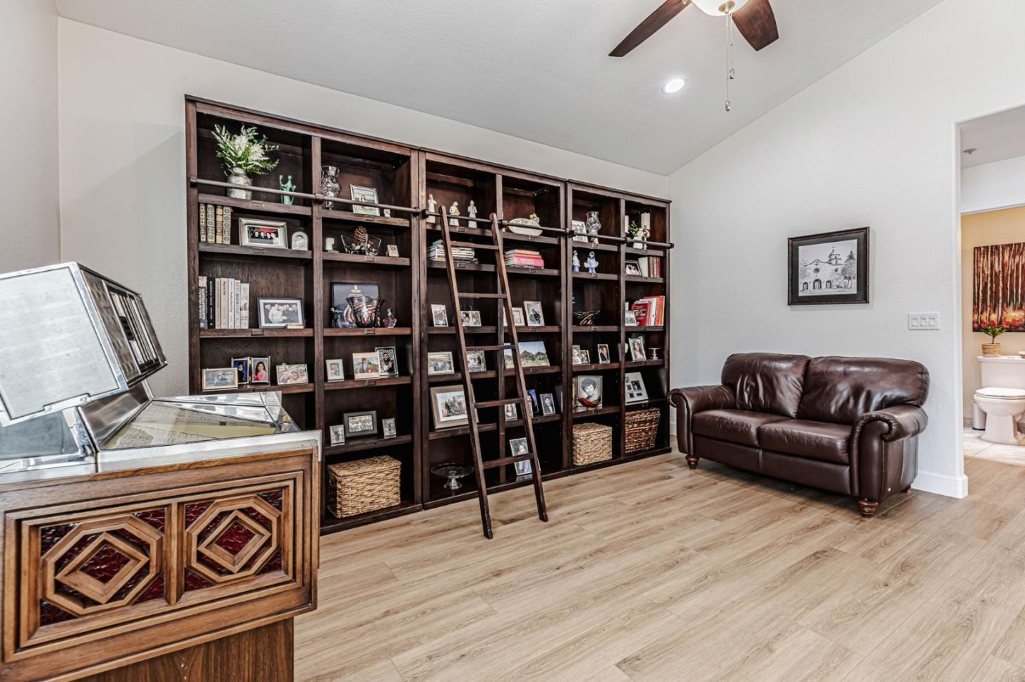 Detail Gallery Image 8 of 56 For 17402 Walnut Grove Dr, Morgan Hill,  CA 95037 - 4 Beds | 2/1 Baths