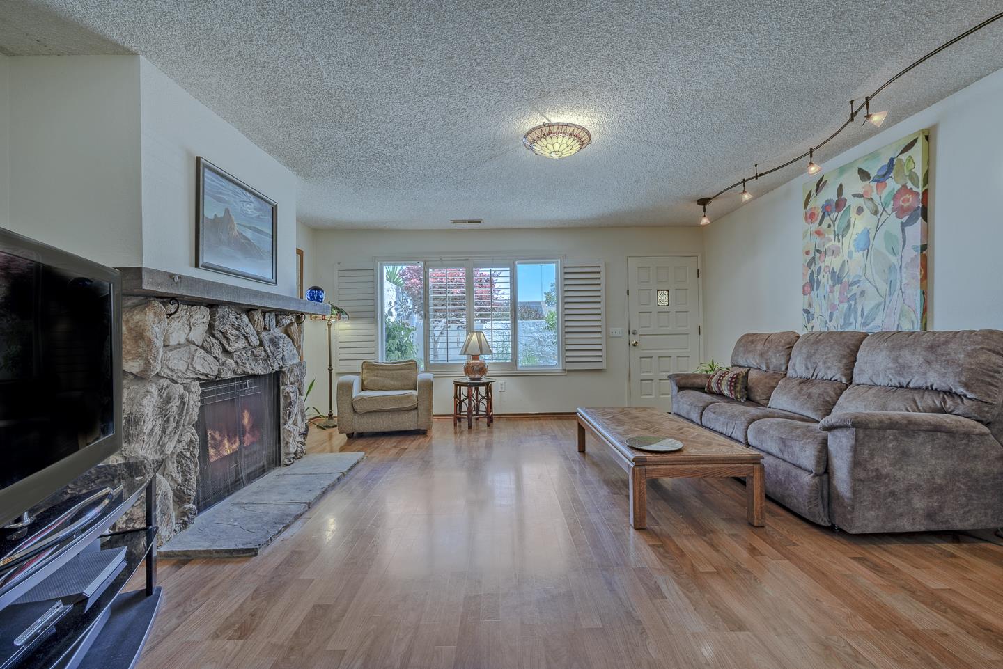 Detail Gallery Image 11 of 48 For 115 Crespi Ct, Santa Cruz,  CA 95060 - 2 Beds | 1/1 Baths