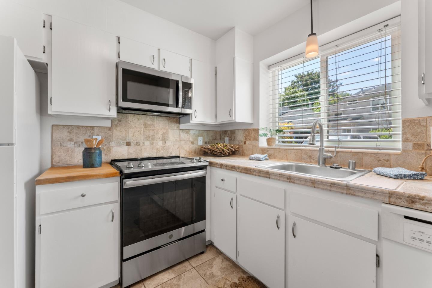 Detail Gallery Image 21 of 35 For 1149 30th Ave, Santa Cruz,  CA 95062 - 2 Beds | 2 Baths