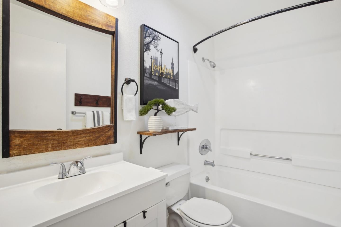 Detail Gallery Image 18 of 31 For 1110 Yarwood Ct, San Jose,  CA 95128 - 2 Beds | 2 Baths