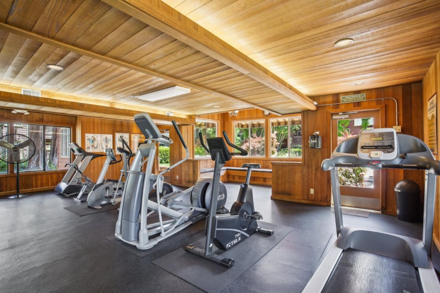 Detail Gallery Image 22 of 31 For 1110 Yarwood Ct, San Jose,  CA 95128 - 2 Beds | 2 Baths
