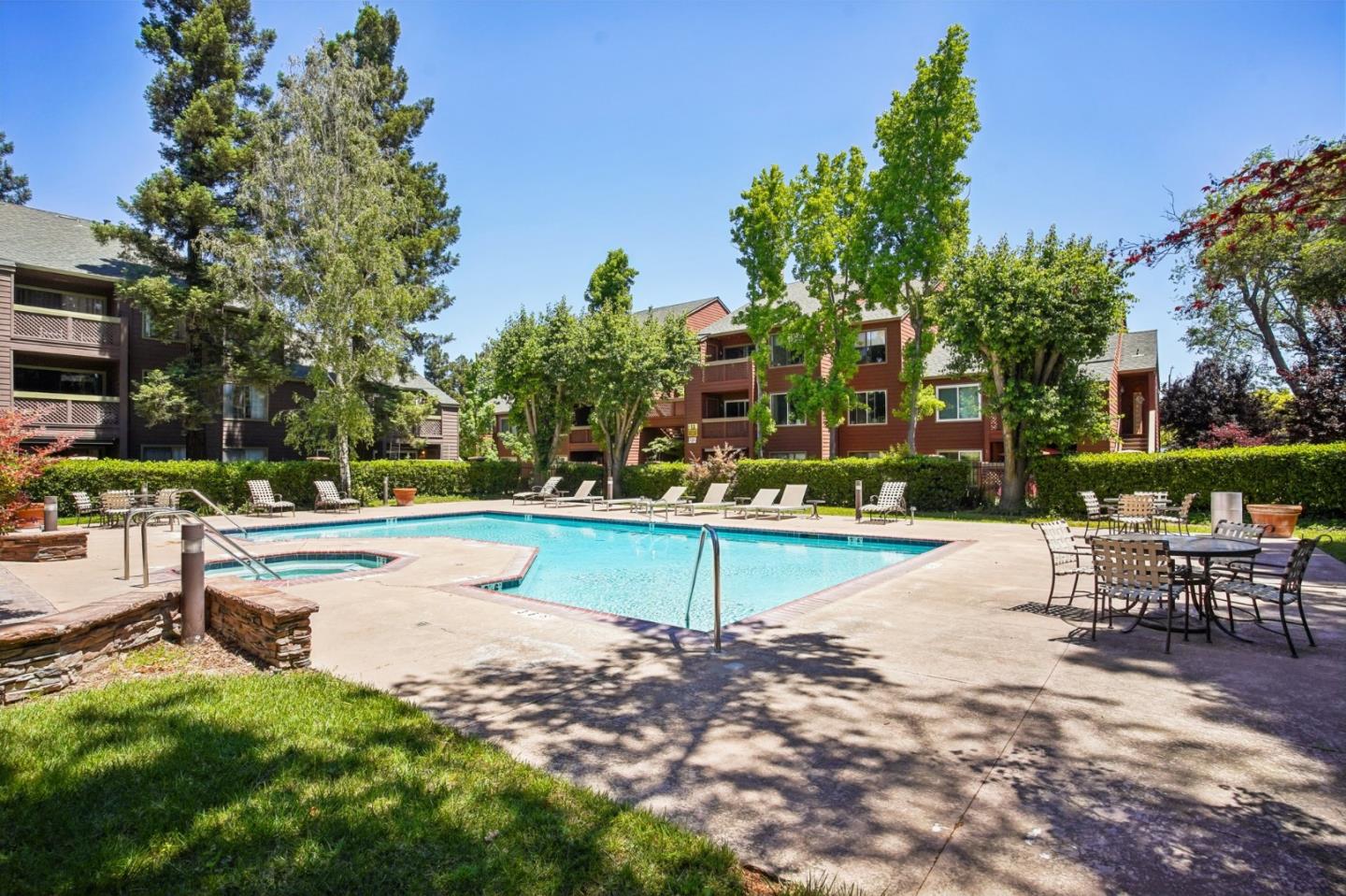 Detail Gallery Image 25 of 31 For 1110 Yarwood Ct, San Jose,  CA 95128 - 2 Beds | 2 Baths