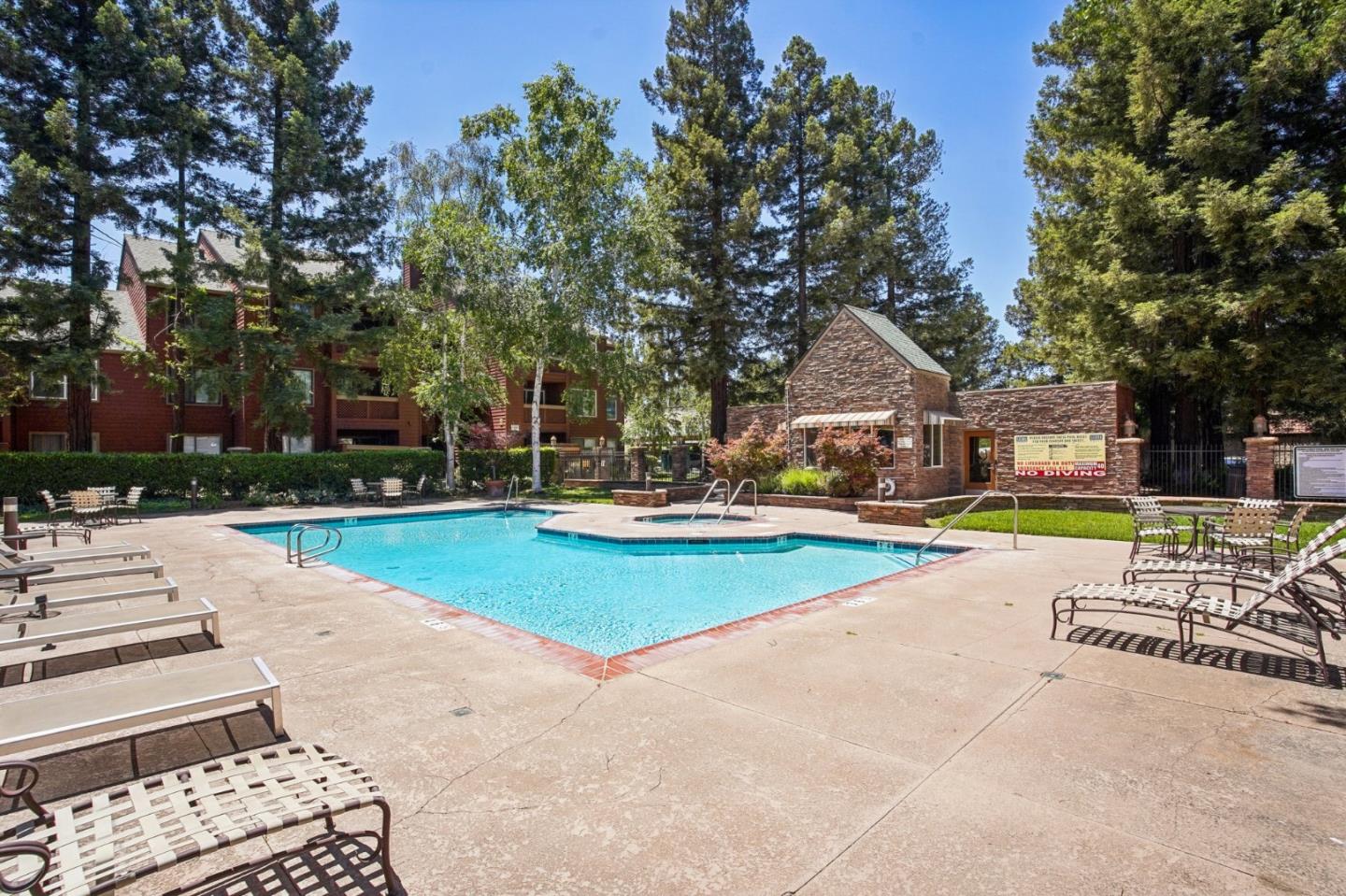 Detail Gallery Image 26 of 31 For 1110 Yarwood Ct, San Jose,  CA 95128 - 2 Beds | 2 Baths