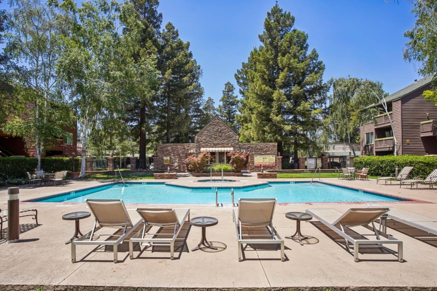 Detail Gallery Image 27 of 31 For 1110 Yarwood Ct, San Jose,  CA 95128 - 2 Beds | 2 Baths