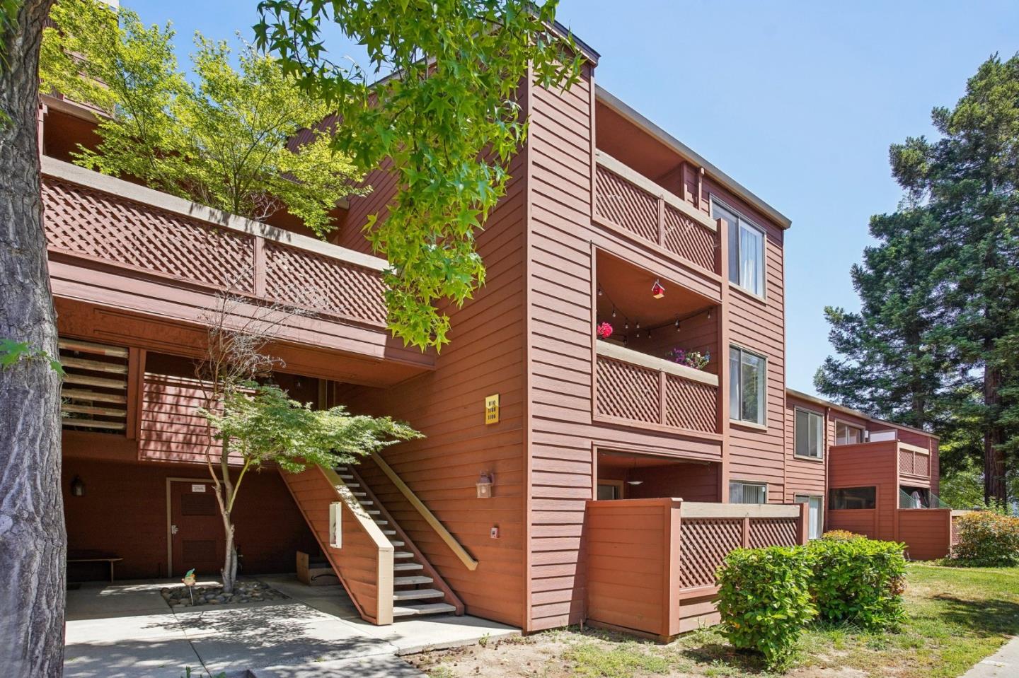 Detail Gallery Image 3 of 31 For 1110 Yarwood Ct, San Jose,  CA 95128 - 2 Beds | 2 Baths