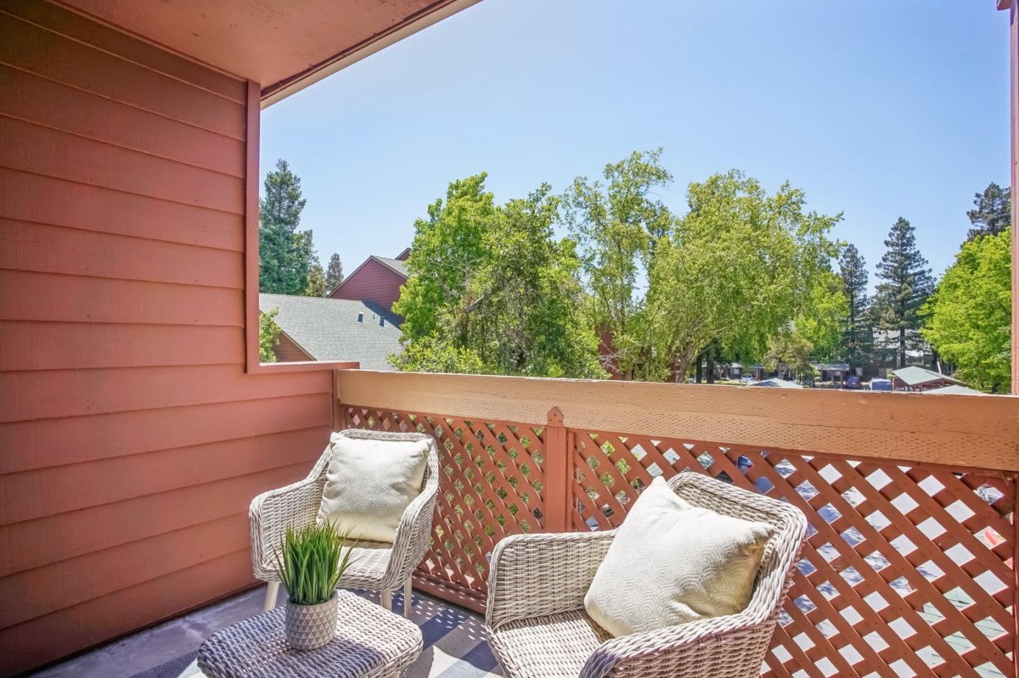 Detail Gallery Image 5 of 31 For 1110 Yarwood Ct, San Jose,  CA 95128 - 2 Beds | 2 Baths