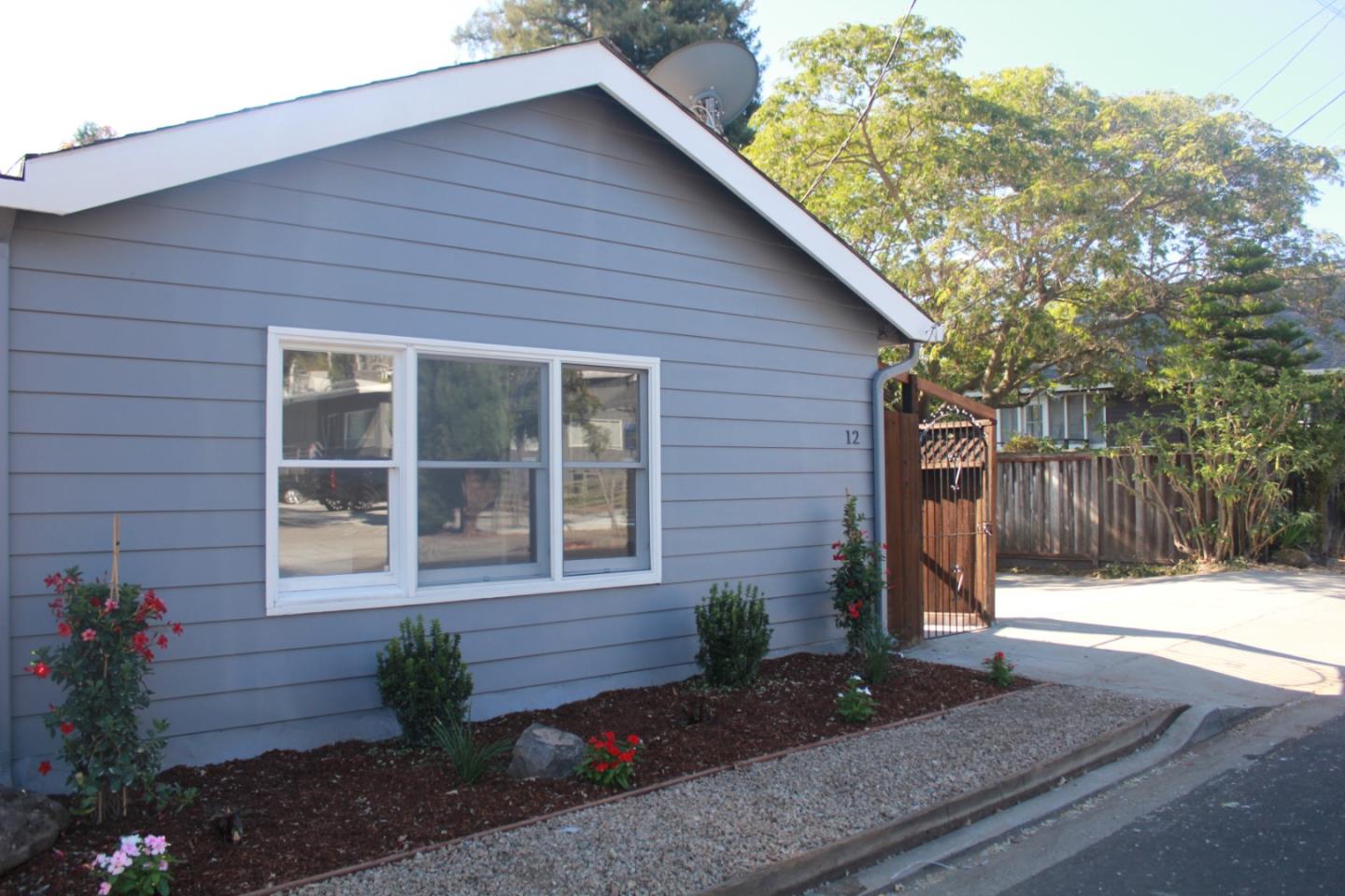 Detail Gallery Image 1 of 22 For 12 Montgomery St #B,  Los Gatos,  CA 95030 - 2 Beds | 1 Baths