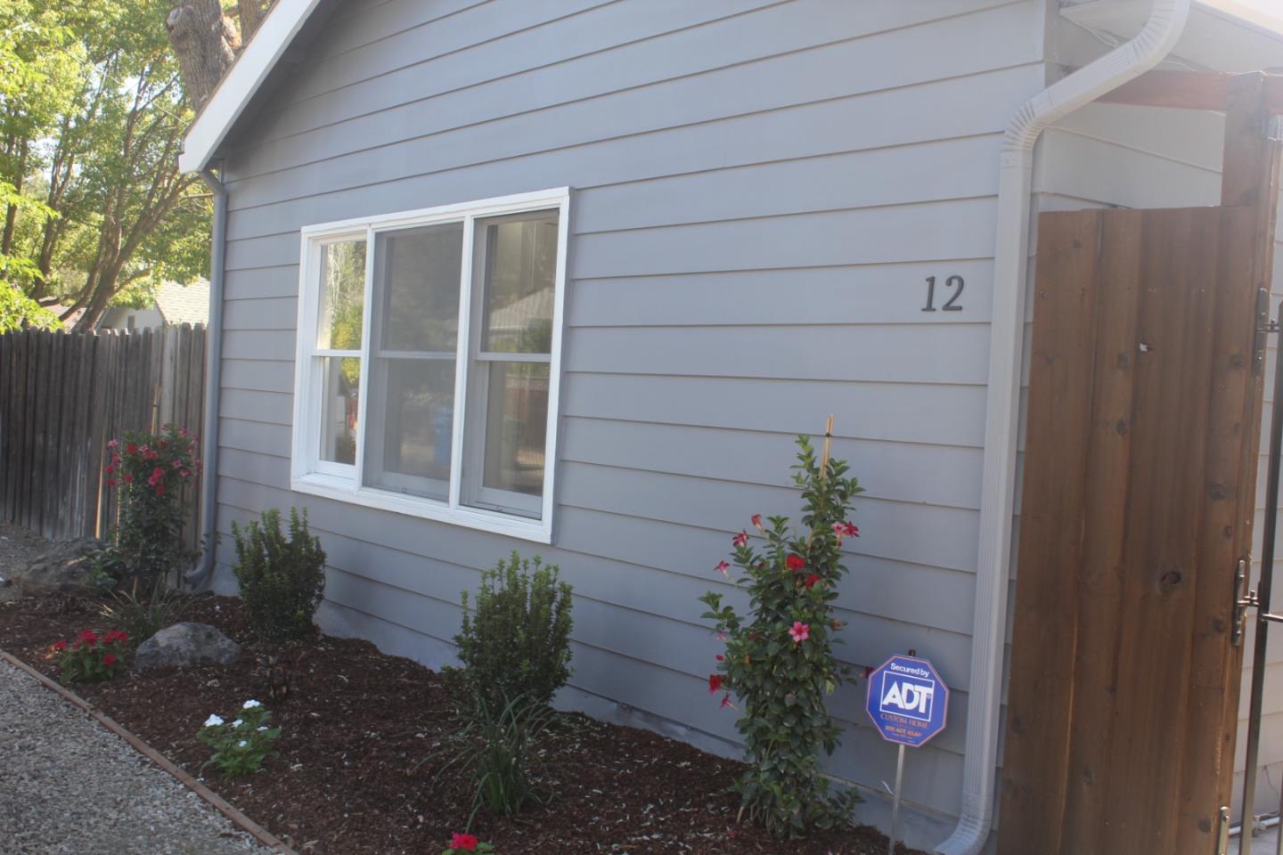 Detail Gallery Image 2 of 22 For 12 Montgomery St #B,  Los Gatos,  CA 95030 - 2 Beds | 1 Baths