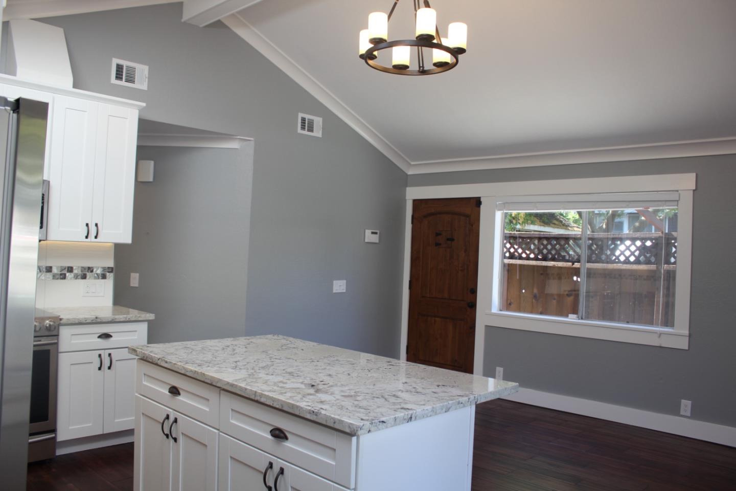 Detail Gallery Image 8 of 22 For 12 Montgomery St #B,  Los Gatos,  CA 95030 - 2 Beds | 1 Baths