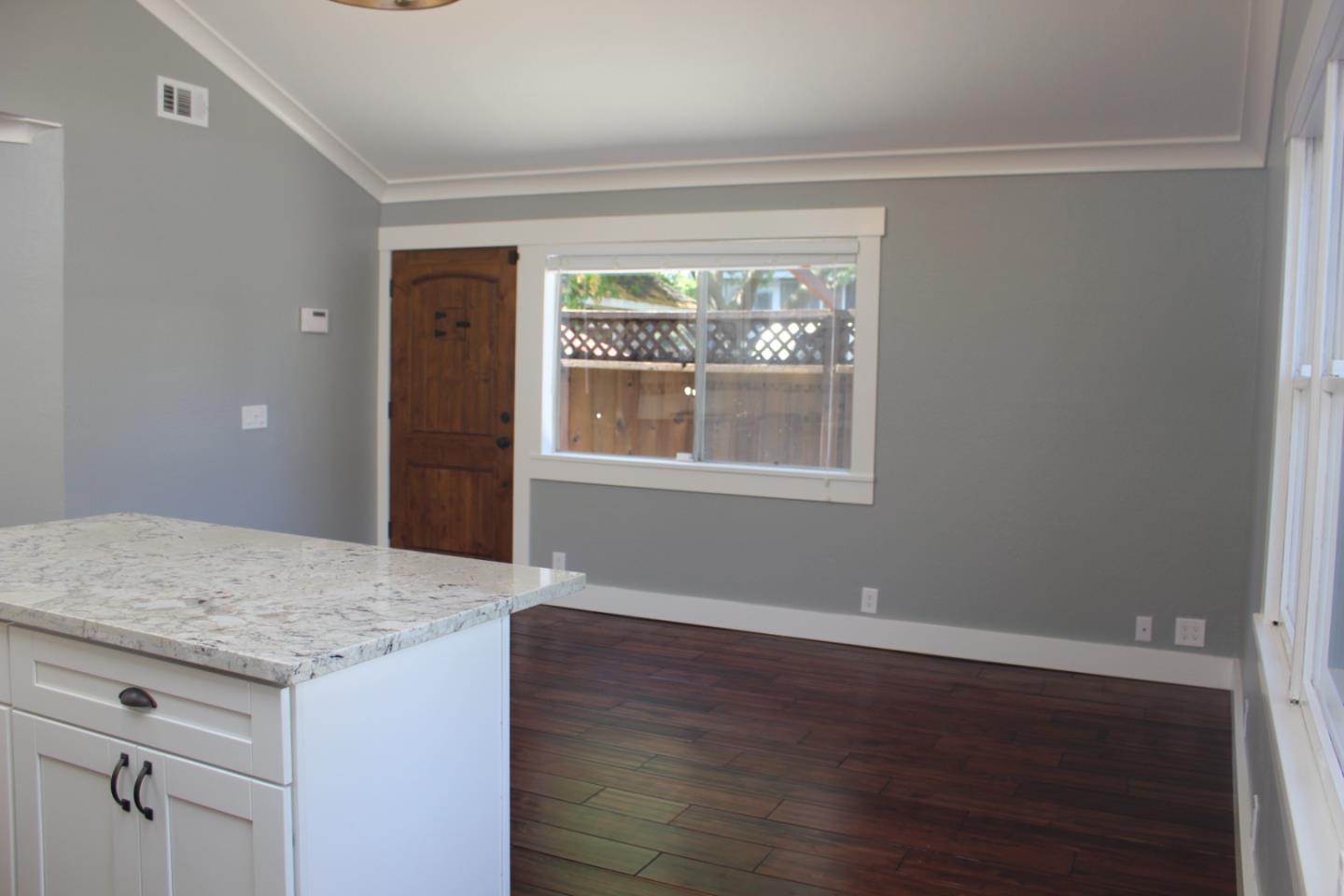 Detail Gallery Image 9 of 22 For 12 Montgomery St #B,  Los Gatos,  CA 95030 - 2 Beds | 1 Baths