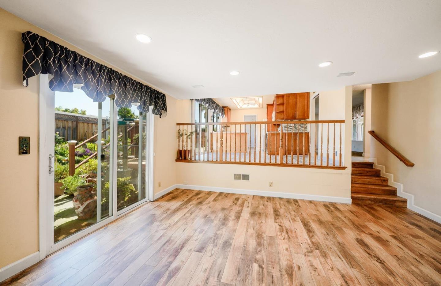 Detail Gallery Image 10 of 26 For 744 Salt Lake Dr, San Jose,  CA 95133 - 4 Beds | 2/1 Baths