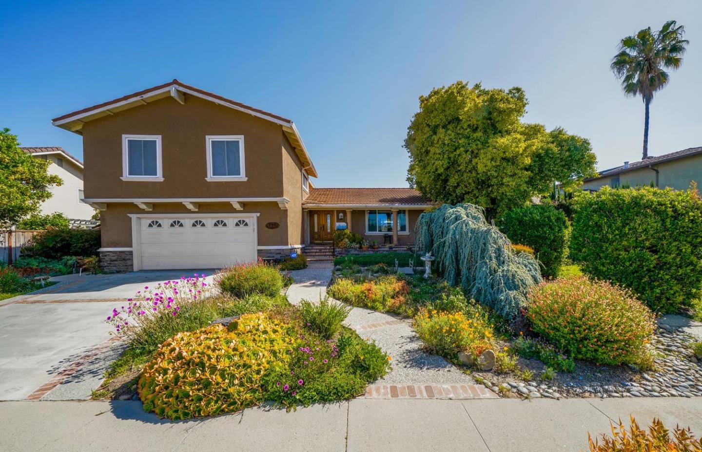 Detail Gallery Image 2 of 26 For 744 Salt Lake Dr, San Jose,  CA 95133 - 4 Beds | 2/1 Baths