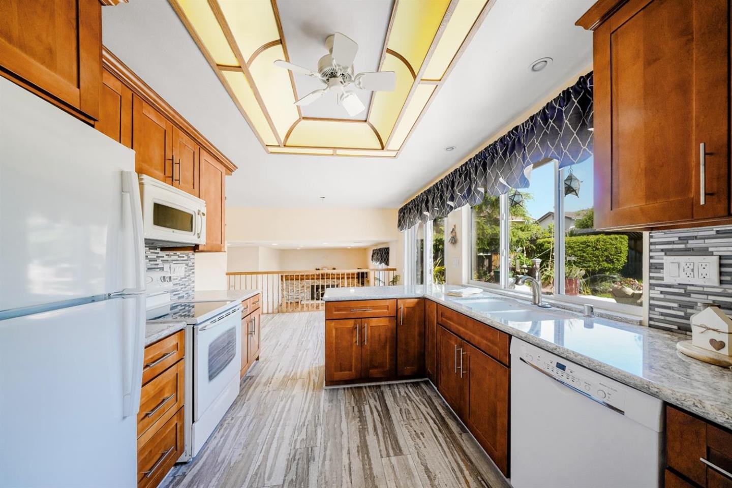 Detail Gallery Image 5 of 26 For 744 Salt Lake Dr, San Jose,  CA 95133 - 4 Beds | 2/1 Baths