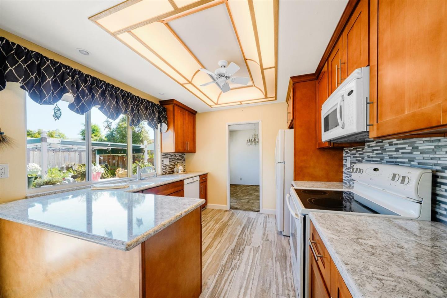 Detail Gallery Image 6 of 26 For 744 Salt Lake Dr, San Jose,  CA 95133 - 4 Beds | 2/1 Baths