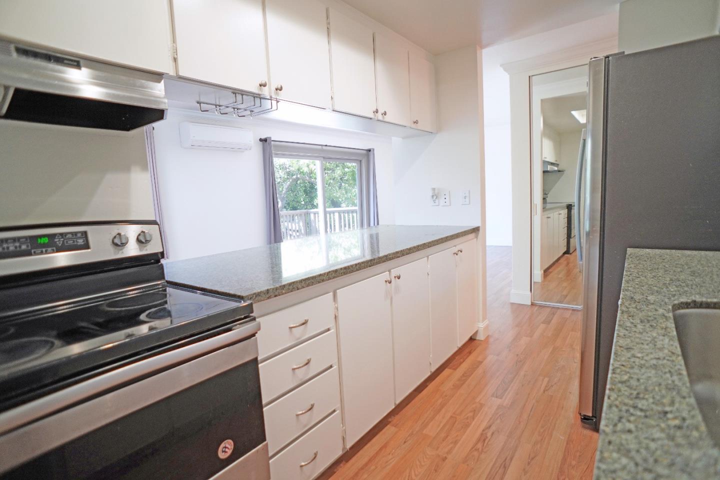 Detail Gallery Image 10 of 24 For 110 E Middlefield Rd #C,  Mountain View,  CA 94043 - 2 Beds | 1 Baths