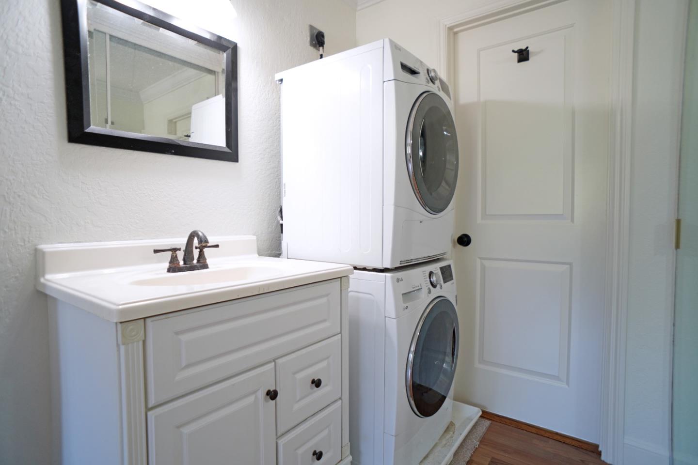 Detail Gallery Image 19 of 24 For 110 E Middlefield Rd #C,  Mountain View,  CA 94043 - 2 Beds | 1 Baths