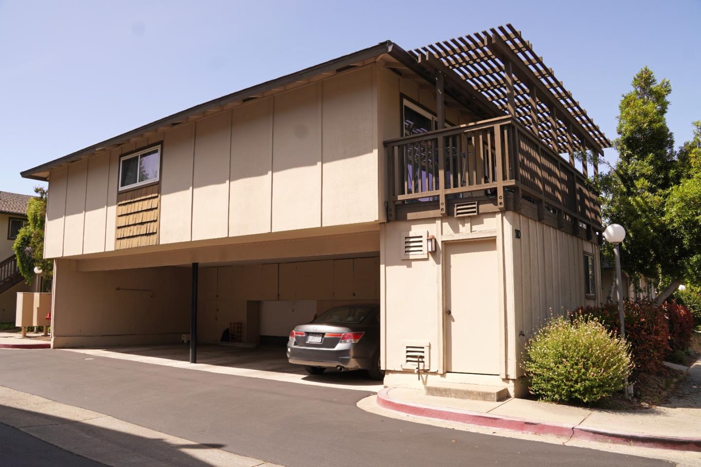 Detail Gallery Image 2 of 24 For 110 E Middlefield Rd #C,  Mountain View,  CA 94043 - 2 Beds | 1 Baths