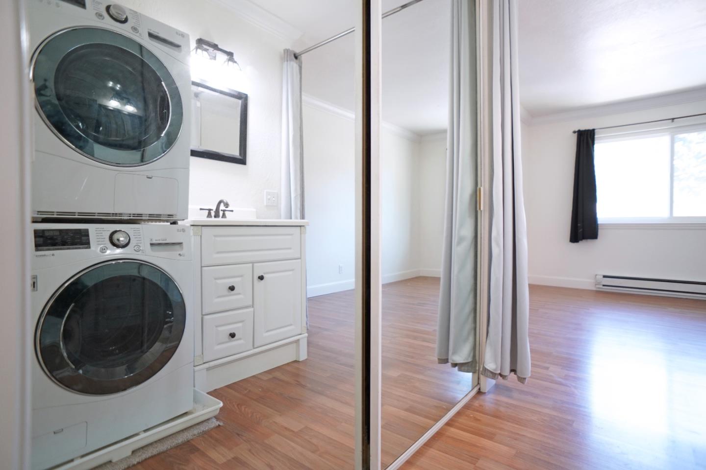 Detail Gallery Image 20 of 24 For 110 E Middlefield Rd #C,  Mountain View,  CA 94043 - 2 Beds | 1 Baths