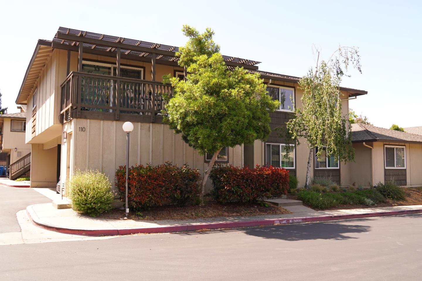 Detail Gallery Image 3 of 24 For 110 E Middlefield Rd #C,  Mountain View,  CA 94043 - 2 Beds | 1 Baths