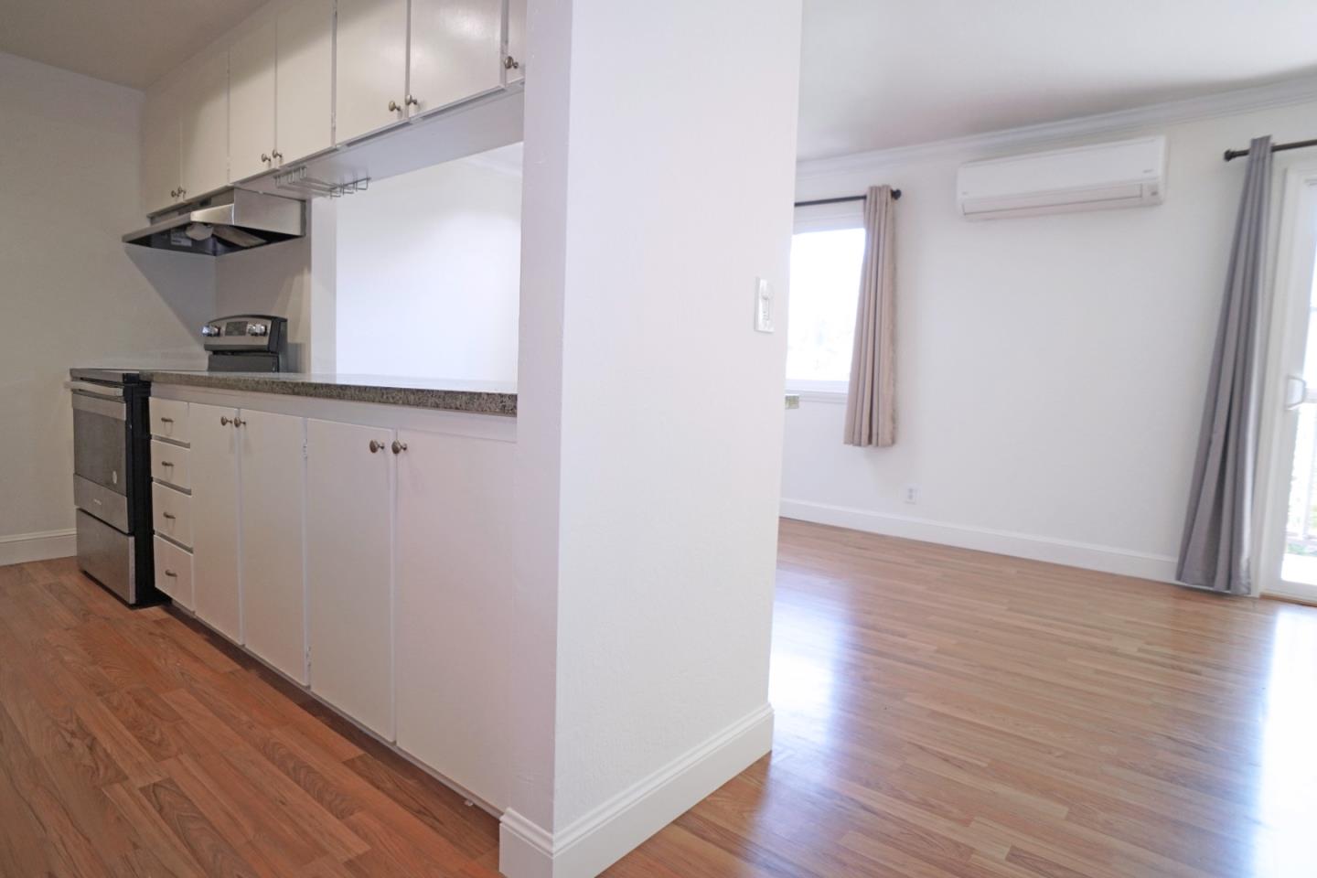 Detail Gallery Image 5 of 24 For 110 E Middlefield Rd #C,  Mountain View,  CA 94043 - 2 Beds | 1 Baths