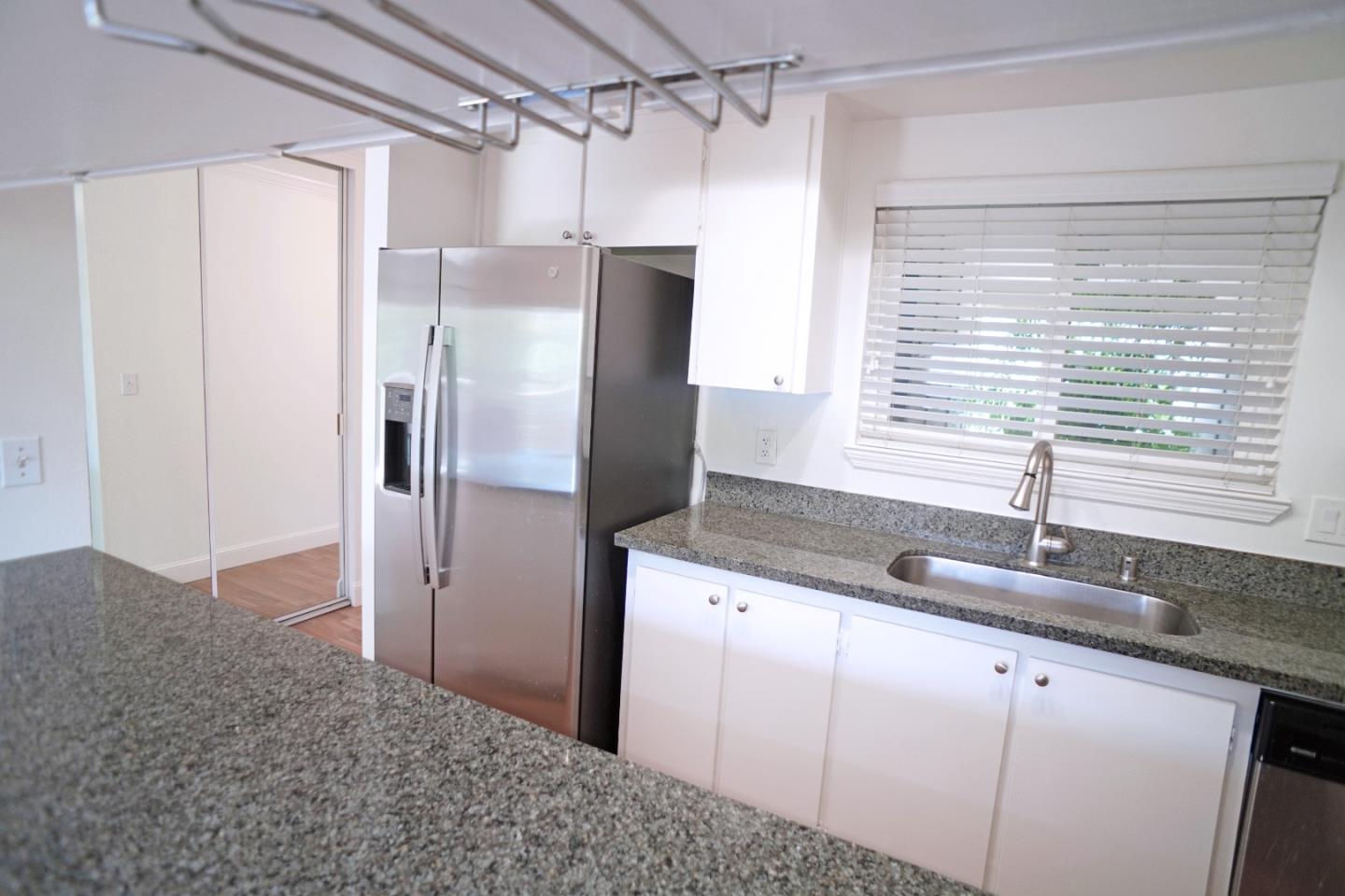 Detail Gallery Image 6 of 24 For 110 E Middlefield Rd #C,  Mountain View,  CA 94043 - 2 Beds | 1 Baths