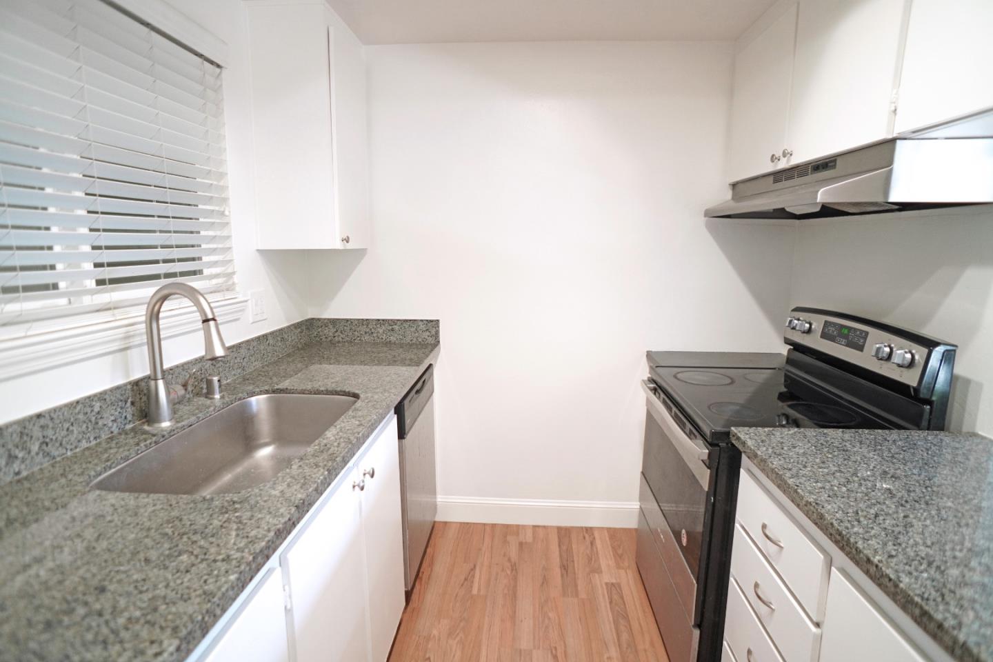 Detail Gallery Image 7 of 24 For 110 E Middlefield Rd #C,  Mountain View,  CA 94043 - 2 Beds | 1 Baths