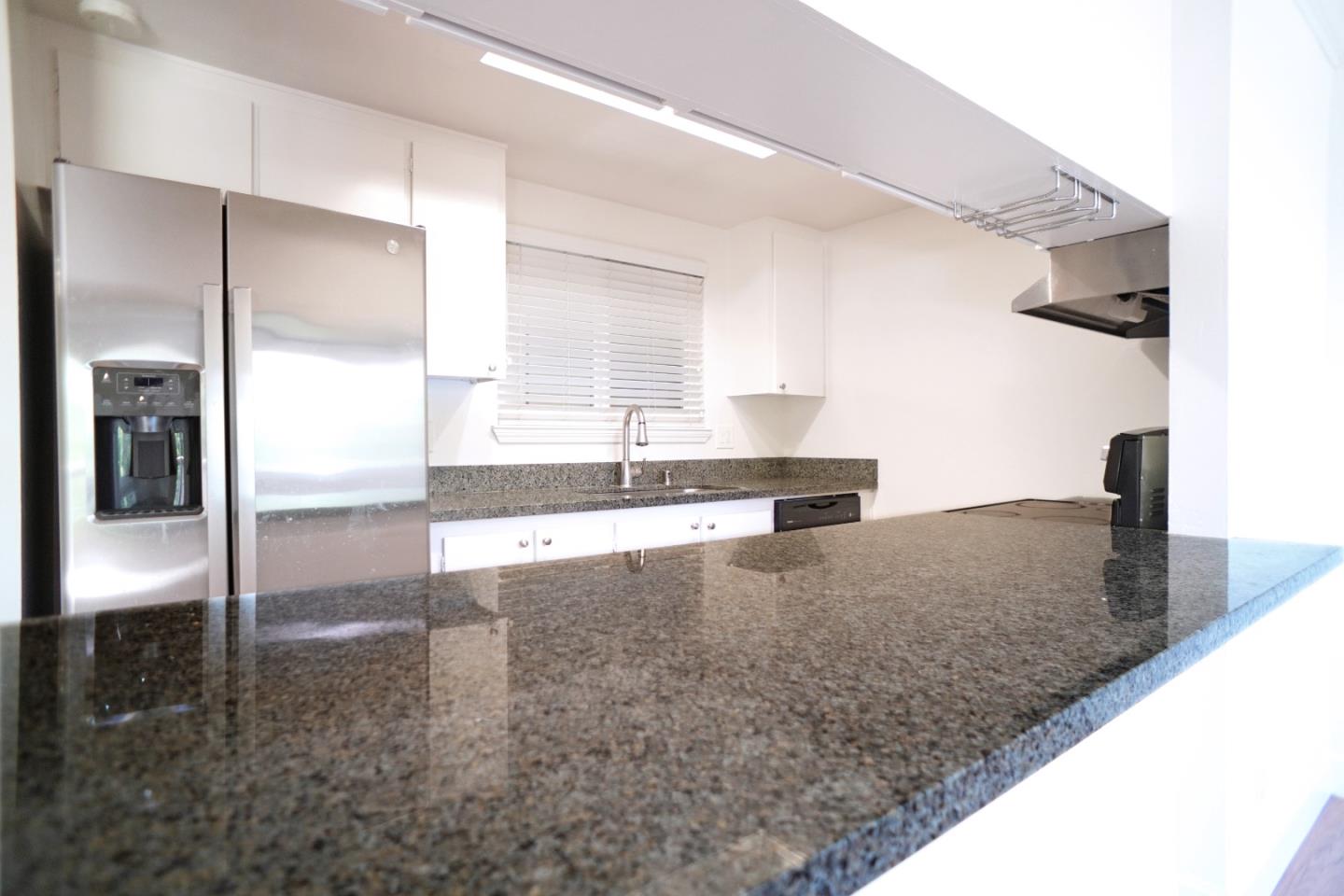 Detail Gallery Image 9 of 24 For 110 E Middlefield Rd #C,  Mountain View,  CA 94043 - 2 Beds | 1 Baths