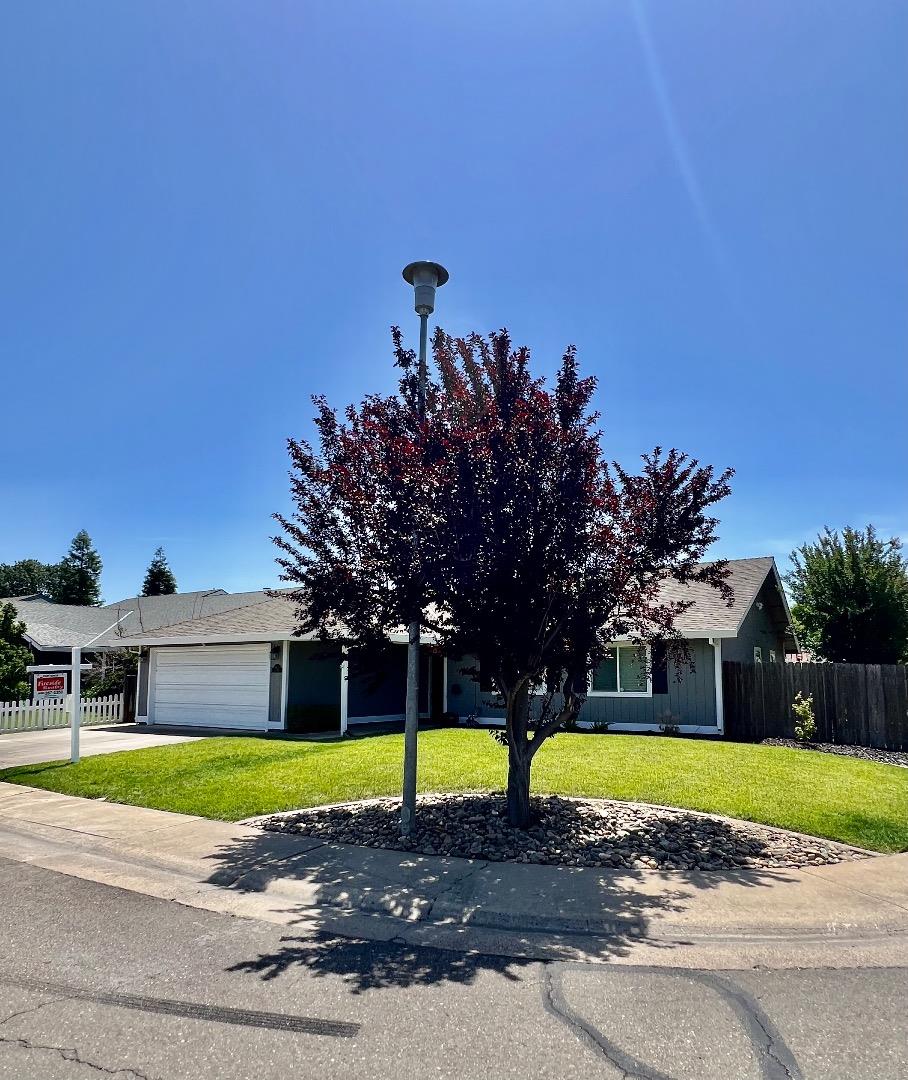 Detail Gallery Image 2 of 42 For 8613 Elk Way, Elk Grove,  CA 95624 - 3 Beds | 2 Baths