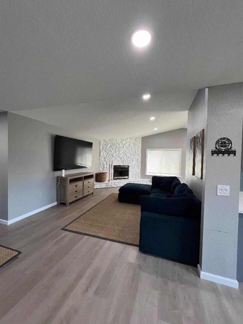Detail Gallery Image 7 of 42 For 8613 Elk Way, Elk Grove,  CA 95624 - 3 Beds | 2 Baths