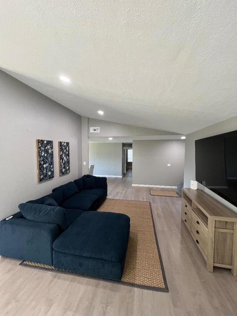 Detail Gallery Image 8 of 42 For 8613 Elk Way, Elk Grove,  CA 95624 - 3 Beds | 2 Baths