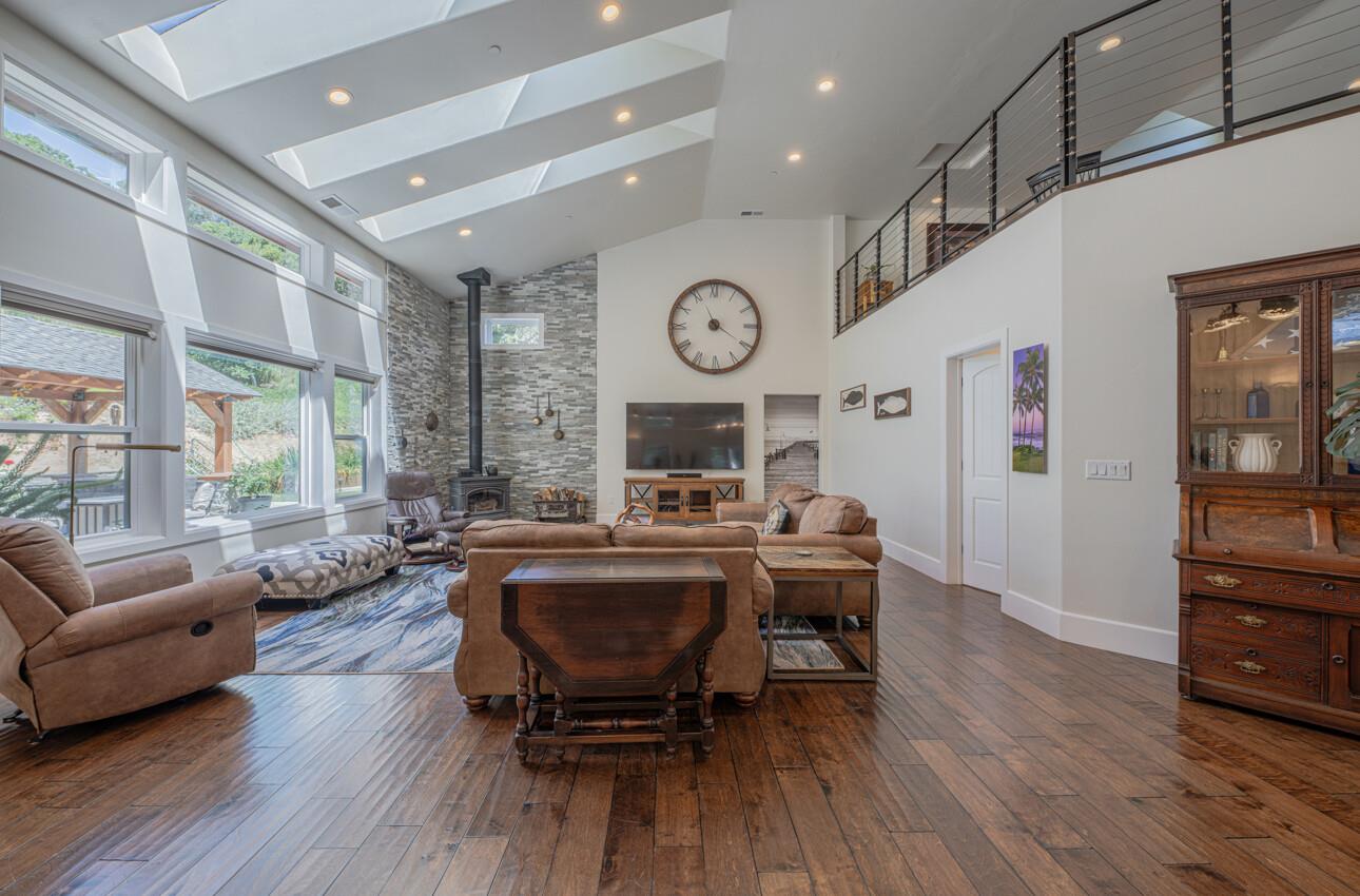 Detail Gallery Image 11 of 82 For 9247 Holly Hill Dr, Salinas,  CA 93907 - 3 Beds | 3 Baths