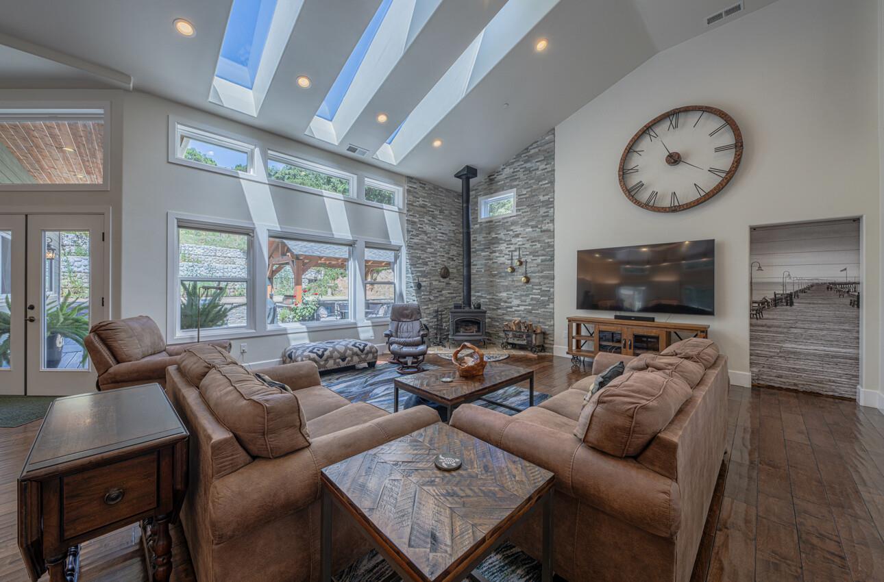 Detail Gallery Image 12 of 82 For 9247 Holly Hill Dr, Salinas,  CA 93907 - 3 Beds | 3 Baths